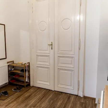 Apartment Cozy, City With Private Garage *