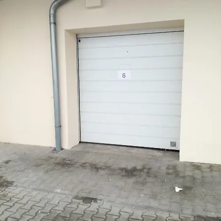 Cozy, City With Private Garage Apartment